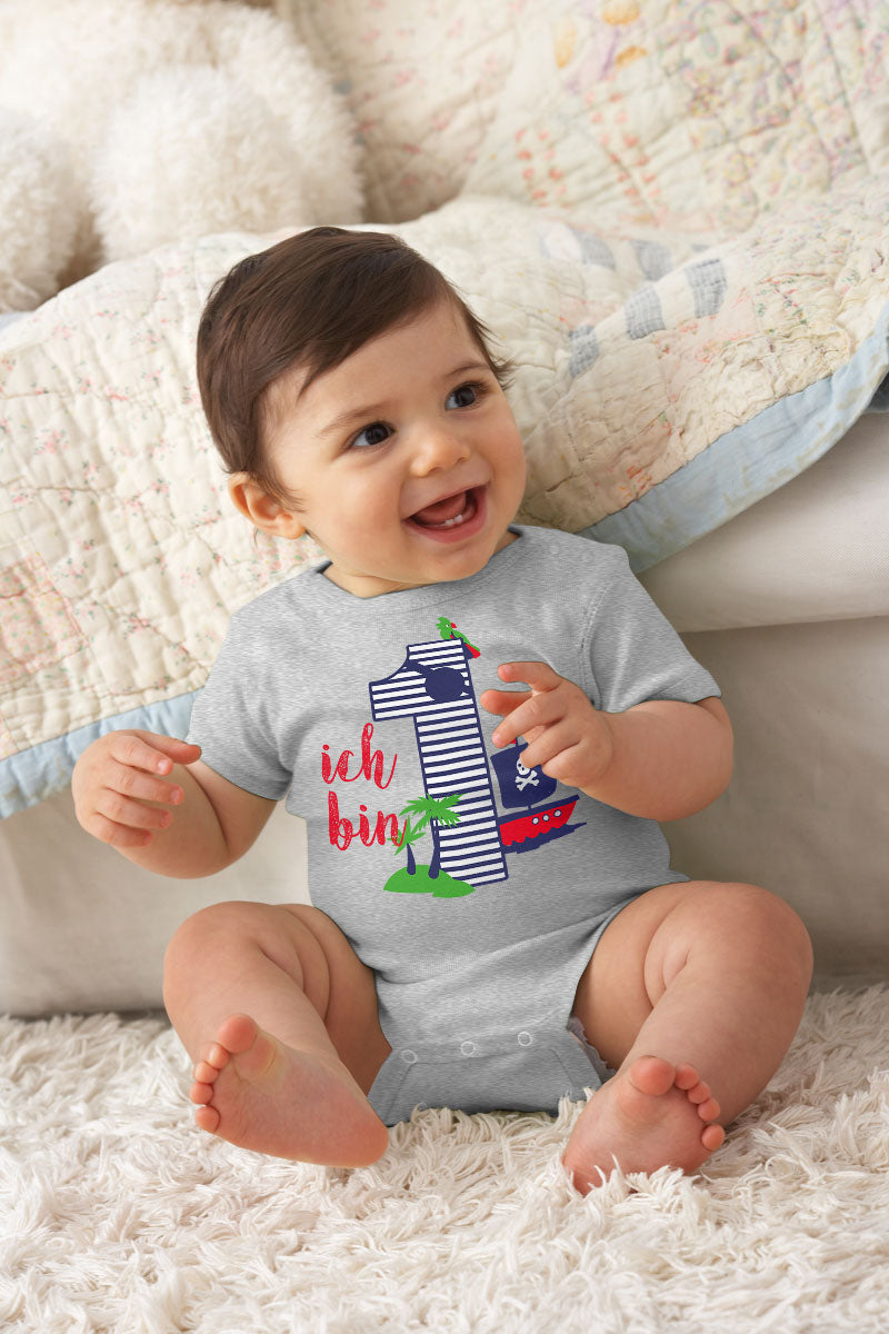 Shirtgeil 1 Jahr Geburtstag Piraten Geschenk Baby Body Kurzarm-Body