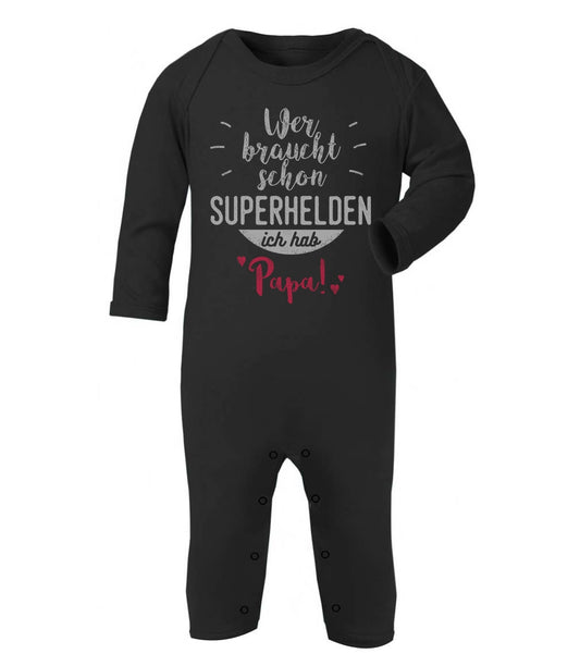 Wer braucht schon Superhelden ich hab Papa Baby Strampler Strampelanzug